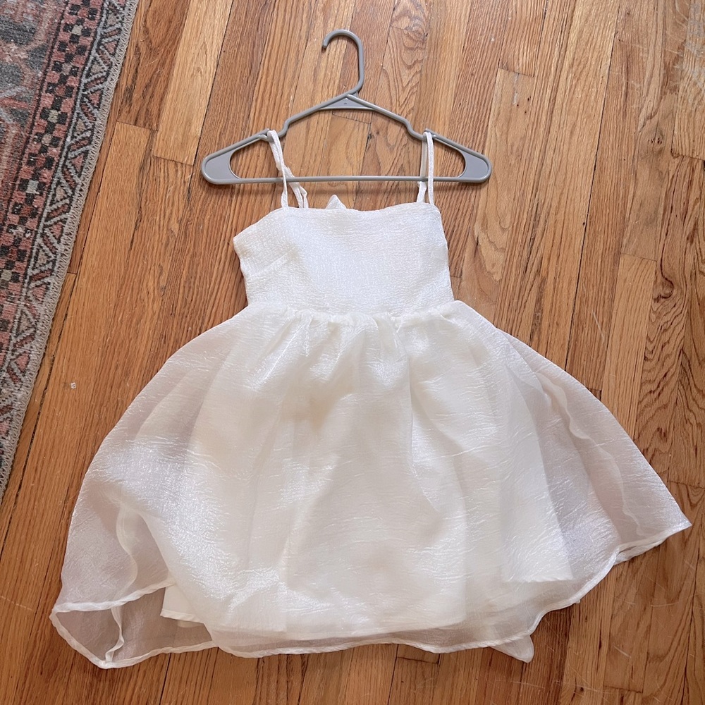 Beautiful white dress with giant bow on back! Size S